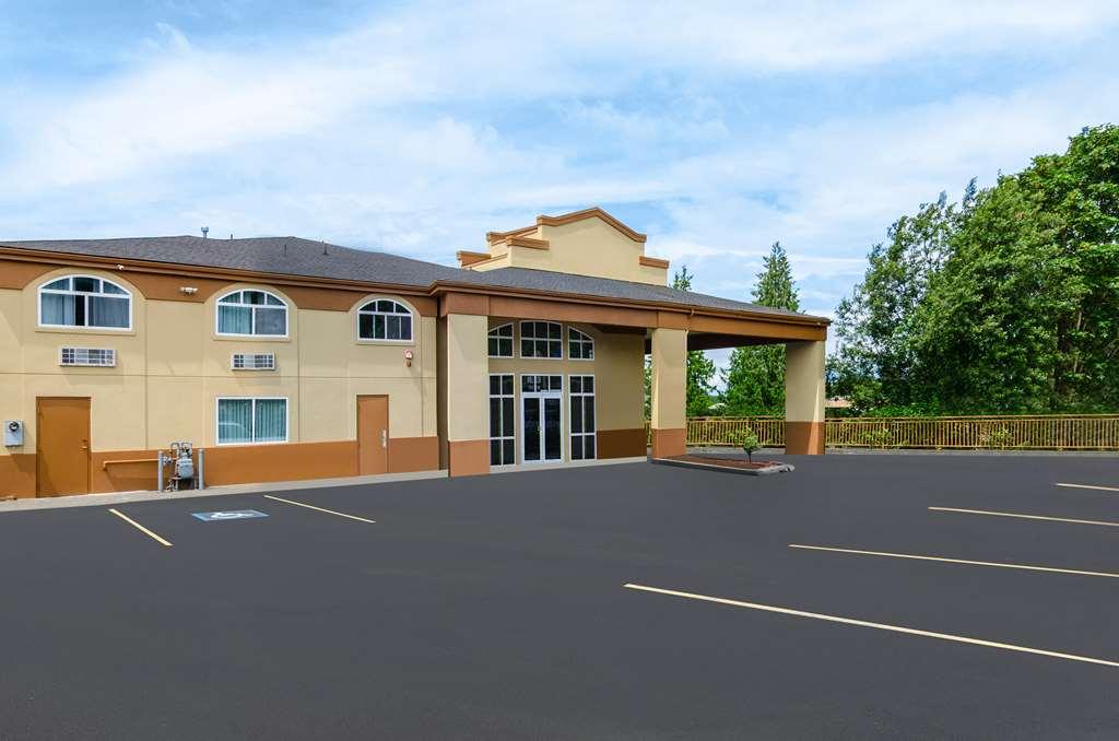 Red Lion Inn & Suites Des Moines Exterior photo