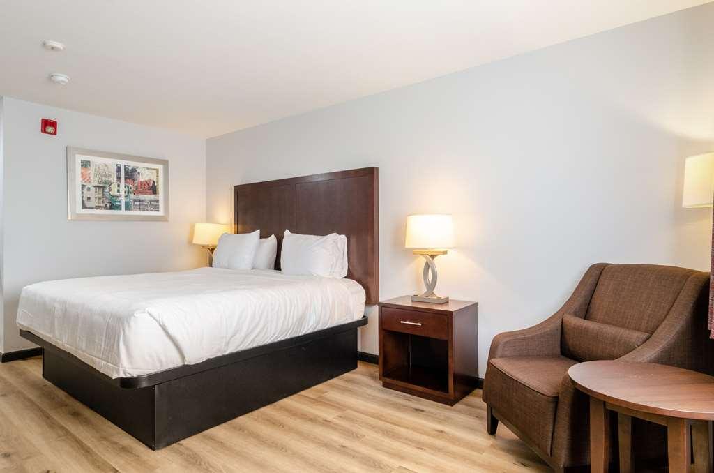 Red Lion Inn & Suites Des Moines Room photo